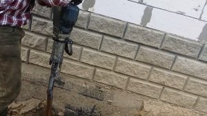 Как забить уголок в землю