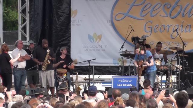 Phillip Phillips' Homecoming "Nice and Slow" Performance смотреть онлайн