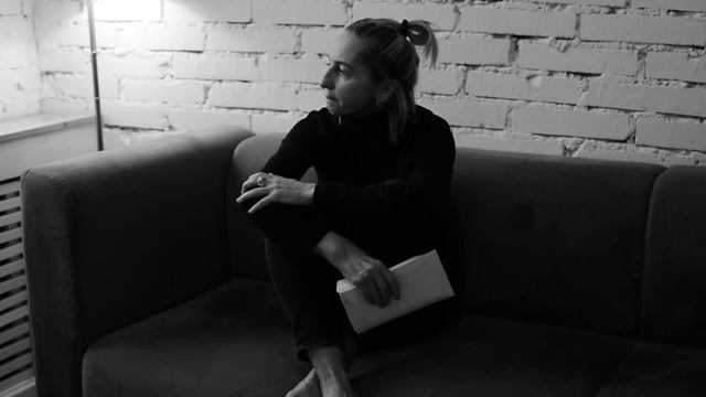 «Снег забинтует все дома…» (стихи и музыка Елены Касьян). Исполняет Марина Щёткина. смотреть онлайн