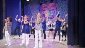 Пролог "Мы зажигаем звёзды"