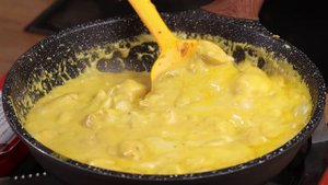 Курица в сырном соусе. Ароматный и насыщенный вкусом рецепт куриной грудки.