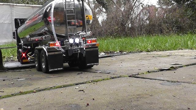 Tamiya Mercedes Gigaspace 6x4 & Tanker Trailer смотреть онлайн