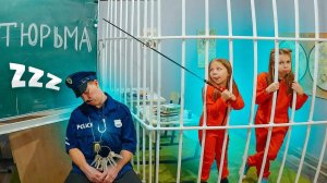 БОГАТЕНЬКАЯ ОГРАБИЛА ШКОЛУ! Попали в школьную тюрьму на каникулы!