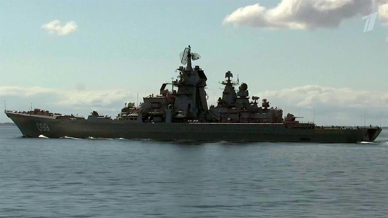 "Дмитрий Донской" и "Петр Великий" вошли в Балтийское море для участия в военно-морском параде