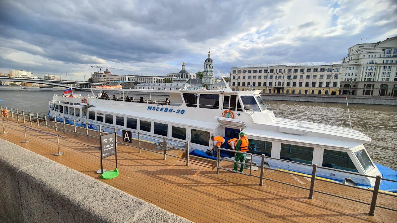 Прогулка на теплоходе по Москва реке | Достопримечательности Москвы | Речной круиз смотреть онлайн