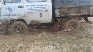 УАЗ Фермер по весеннему полю на 33 гудричах со всеми блокировками )