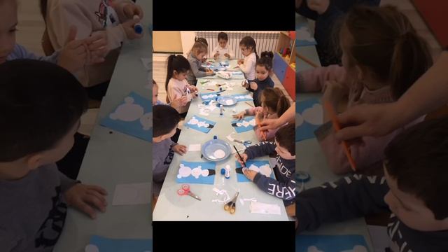 Цель: 1. Учить детей вырезать круг из квадрата, срезать у квадрата углы смотреть онлайн