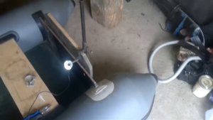 самодельное крепление датчика эхолота на лодке