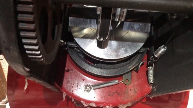 Замена ремня привода шнека на снегоуборщике Krotof kc656r смотреть онлайн