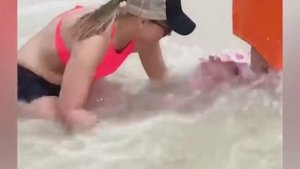 ПРИКОЛЫ С ДЕТЬМИ СМЕШНЫЕ МАЛЫШИ НА ПЛЯЖЕ