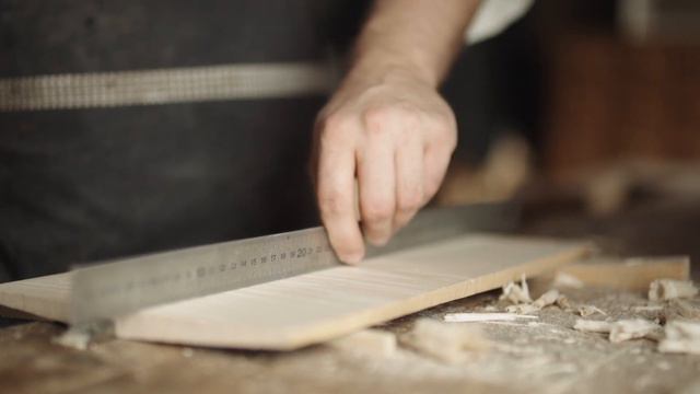 Glimpses of traditional violin making, part 1 смотреть онлайн