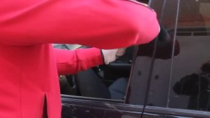 Монтаж автошторок Автозум на фиксаторах - иномарки (под раму)