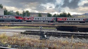 Парни круто исполнили хит "Поезда" у ЖД Сыктывкара (cover Женя Трофимов)