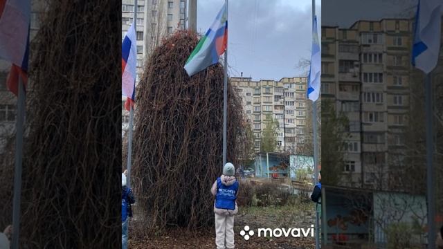 ?? Утро понедельника в детском саду началось с поднятия Государственного флага Российской Федерации