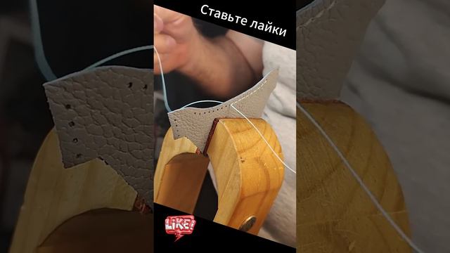 немного из производства картхолдера из классной синей кожи. #shorts