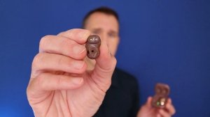 How To Wear Samsung Galaxy Buds Live - How do you put Galaxy Buds Live in to fit your ears?