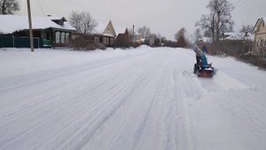 Снегоуборочная приставка СМ 600 и мотоблок Салют 5, уборка снега в декабре.