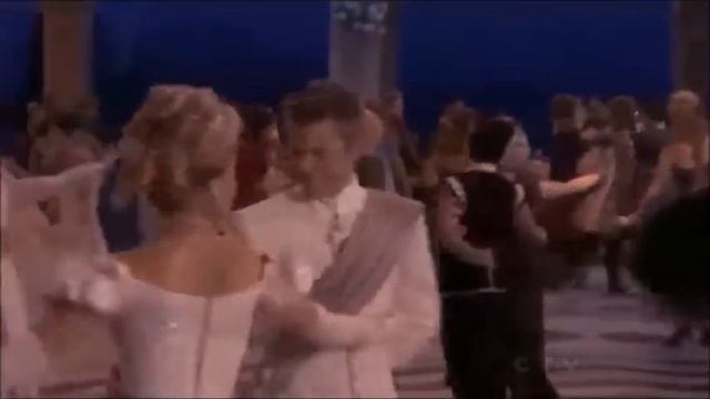 Cendrillon (Jessy Schram) dans Once Upon a time смотреть онлайн