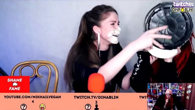 Вика Картер смотрит: Топ Моменты с Twitch | Она Не Знала на Что Идёт | Гамаз Флексит под Валакаса смотреть онлайн