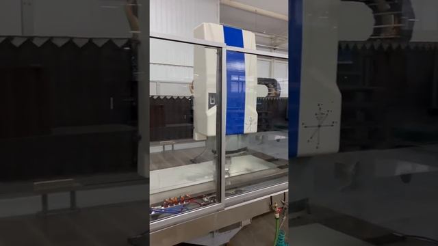 Рабочий процесс на фабрике Мэри мебель.