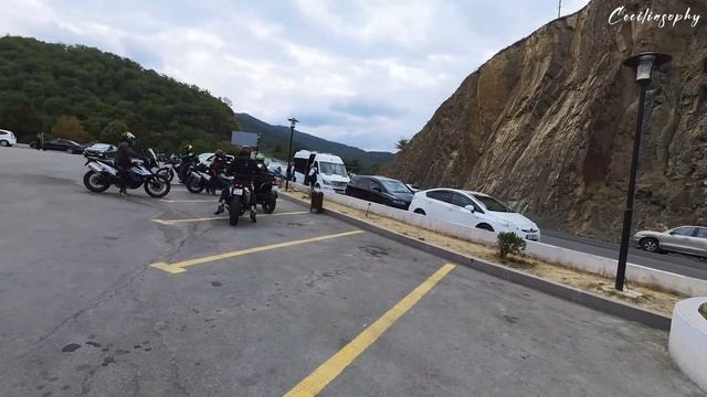 【格鲁吉亚#2】挣扎的骑着超高摩托车！第一天挑战最危险（最美）军事公路！马来西亚女骑の摩托车vlog смотреть онлайн