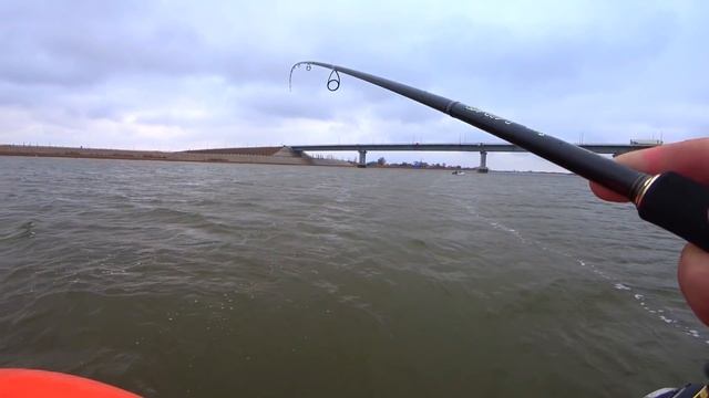 Поиск и Ловля судака ранней весной "НА ТАПКИ" !! Super Vivo 882mh 10-42 в работе. смотреть онлайн