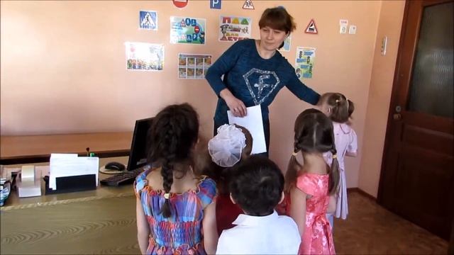 Занятие по ПДД для маленьких непосед "В гостях у светофора" смотреть онлайн