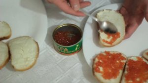 Бутерброды с красной икрой. Новогодние бутерброды.
