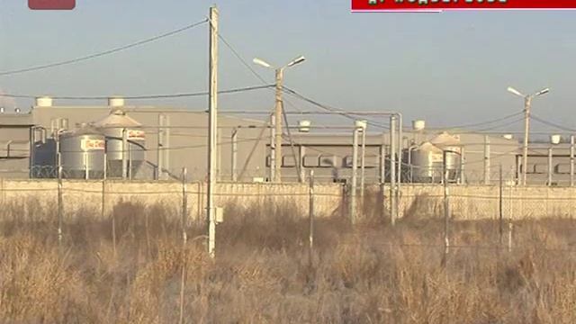 Специалисты Роспотребнадзора проводят анализ питьевой воды из деревни Подберезье смотреть онлайн