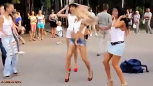 Хой. Сектор газа. Девушки танцуют.