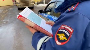 Сотрудник ДПС хотел развести дальнобойщика на лишение или 500000 негабарит