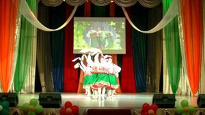 ТАНЕЦ С КОРОМЫСЛАМИ