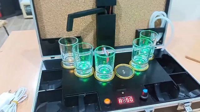Наливатор напитков в чемоданчике