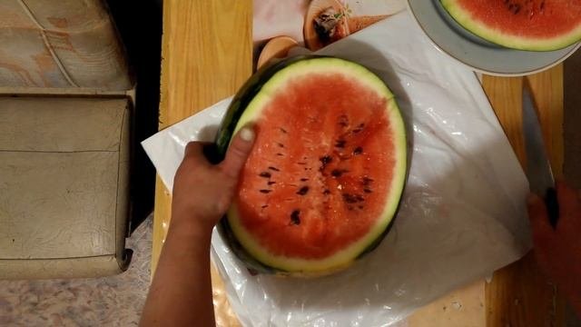 Как нарезать Арбуз - красиво порезать на праздничный стол