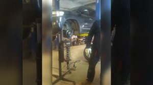 Toyota Land Cruiser 200 дизель лифт передней подвески, замена передней стойки 8(342)2764667 пермь