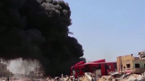 Израиль ввел танки в город Рафах на границе сектора Газа с Египтом