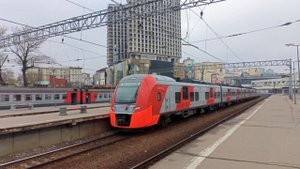 Объявления поездов на Курском вокзале (старый информатор)