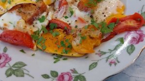 ==  Яишница с помидором, беконом и гренками (5) — к5