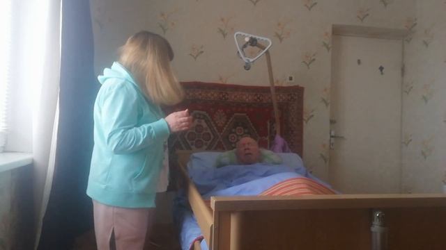 Деменция! Функциональная медицинская кровать для лежачих больных/ Папе в ней удобно. смотреть онлайн