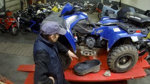 Polaris Sportsman 400 , разбираем причину стуков в вариаторе.