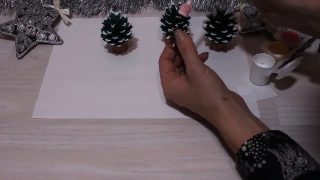 ЗИМНИЕ ПОДЕЛКИ из шишек. Зимние поделки своими руками. Новогодний декор. DIY Christmas crafts. смотреть онлайн
