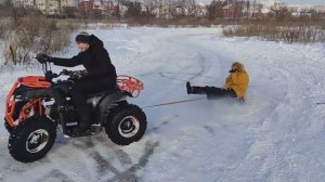 На ватрушке за квадроциклом.