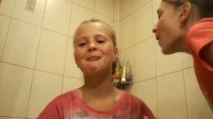 Набираем в рот воды и смешим друг друга