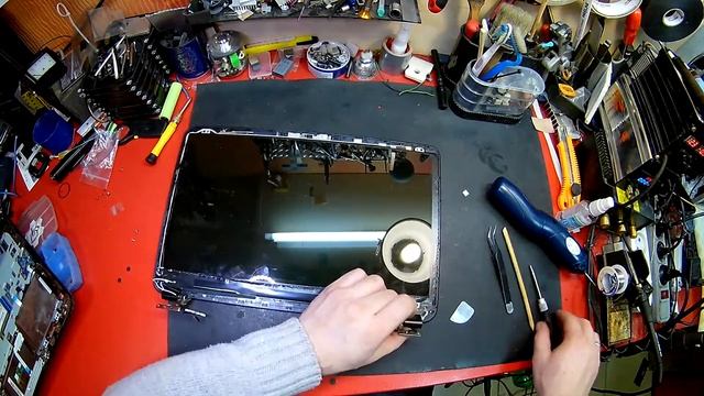 Ремонт крепления петель ноутбука HP ENVY 6-1055er смотреть онлайн