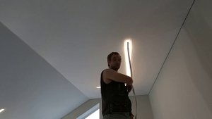 Как мы делали натяжные потолки с световыми линиями с переходом в стенуна высоте более 6 м.