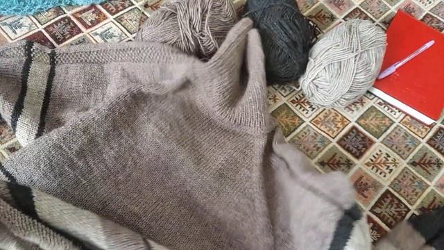 Довязываю свитер из Ализе Ланаголд Файн//Палантин узором "Павлиний хвост"- процесс смотреть онлайн