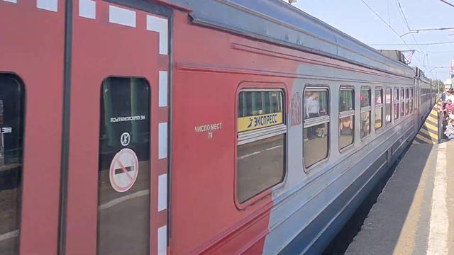 Электричка ЭД4М 0353 РЭКС отправляется со станции Сергиев Посад