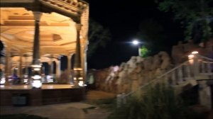 Таджикистан Хучанд  Парк Камоли Хучанди ночью.