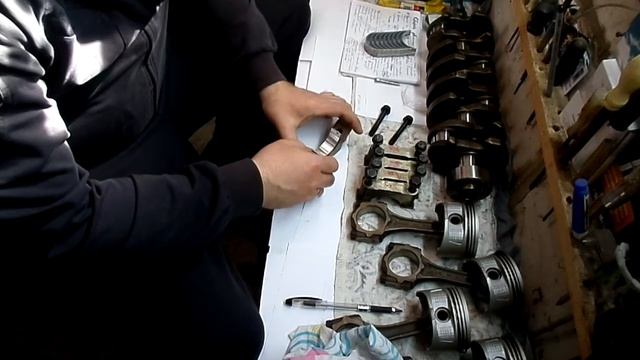 76 Установка коренных вкладышей в крышку коленвала двигателя  Джили МК  копия  двгателя TOYOT A4 FE
