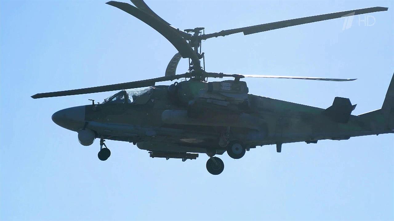Боевое дежурство в зоне специальной военной операц...о защите Донбасса несут ударные вертолеты Ка-52